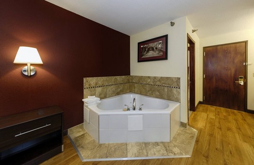 Osage Beach Hotel | Red Roof Inn Osage Beach - Lake of the Ozarks