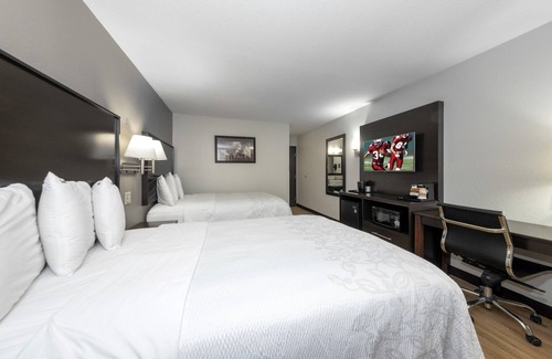 Huntsville Hotel | Red Roof Inn PLUS+ Huntsville