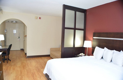 Downtown Chattanooga Hotel | Red Roof Inn PLUS+ & Suites Chattanooga - Downtown