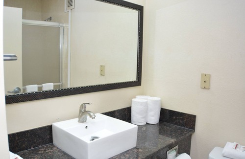 Downtown Chattanooga Hotel | Red Roof Inn PLUS+ & Suites Chattanooga - Downtown