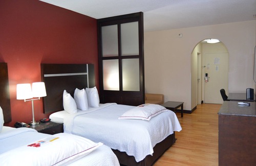 Downtown Chattanooga Hotel | Red Roof Inn PLUS+ & Suites Chattanooga - Downtown