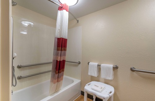 Downtown Chattanooga Hotel | Red Roof Inn PLUS+ & Suites Chattanooga - Downtown