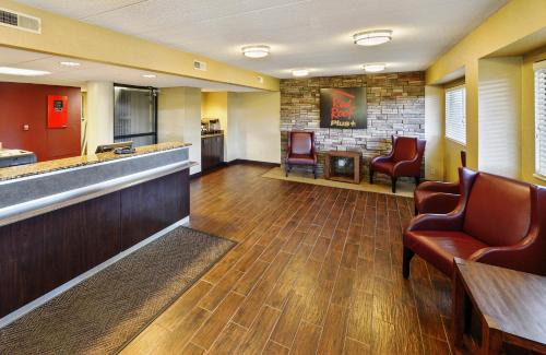 Lakeview Hotel | Red Roof Inn PLUS+ Washington DC - Manassas