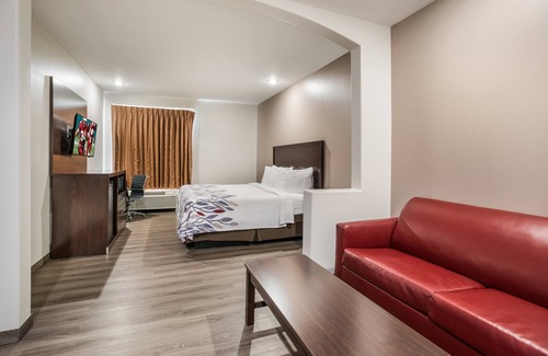 Lake Charles Hotel | Red Roof Inn & Suites Lake Charles