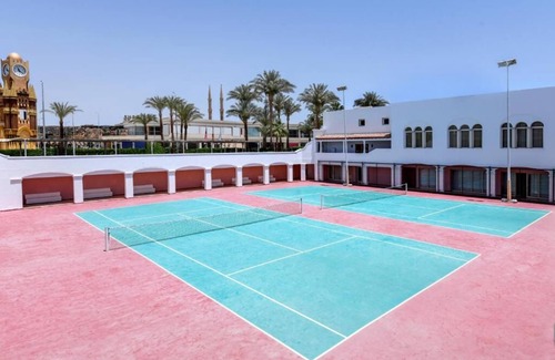 Ras Umm Sid Hotel | Red Sea Adults-Only Resort w/Pools, Spa, Tennis & Vibrant Local Vibes l 2 Rooms