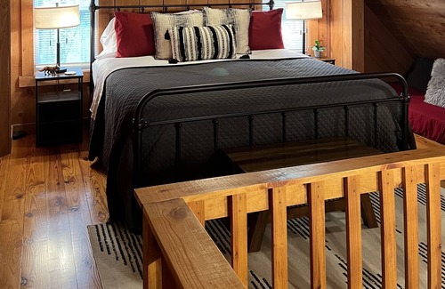 Bee Spring House | Redbird Hideaway, private cozy cabin located near Mammoth Cave National Park