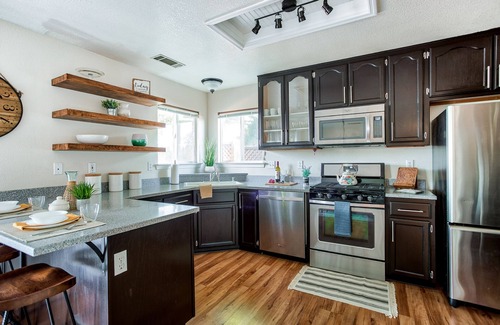 Redding House | Redding Multi-Family Retreat w/Mt. Shasta Views