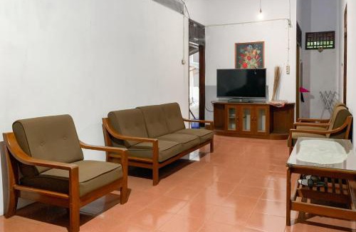 Subang Hotel | RedDoorz Syariah at Serenity Guesthouse Subang