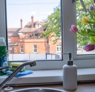 Swindon Apartment | Rednest Swindon Central Stay Free Parking