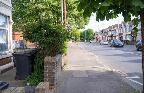 Swindon Apartment | Rednest Swindon Central Stay Free Parking