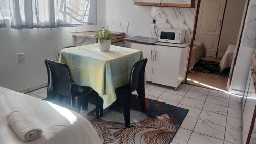 Port Elizabeth Apartment | RedPillars One Bedroom Self Catering Unit