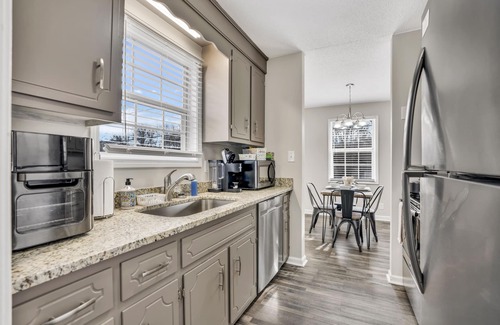 Clarksville House | RedRanch-300mbps WiFi-WorkSpace