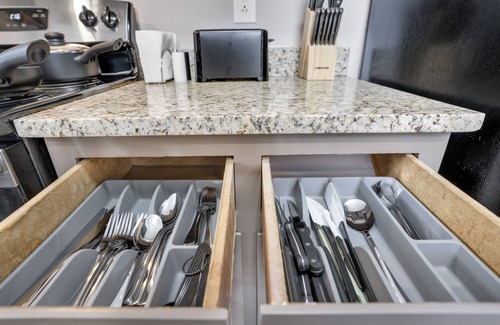 Clarksville House | RedRanch-300mbps WiFi-WorkSpace