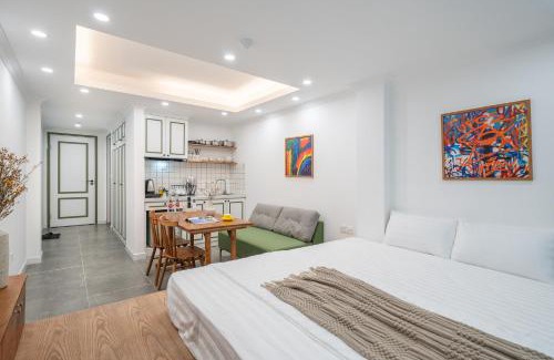 Hai Ba Trung Apartment | REDSUN Building with POOL