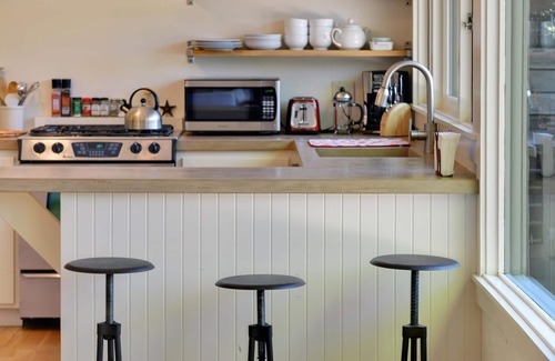 Healdsburg House | Redwood River House-Complimentary wine tasting at Croix included!