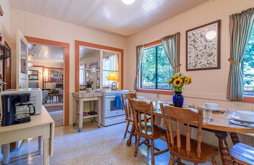 Rio Nido House | Redwoods Grove Lodge | Big House 7-Bed Retreat