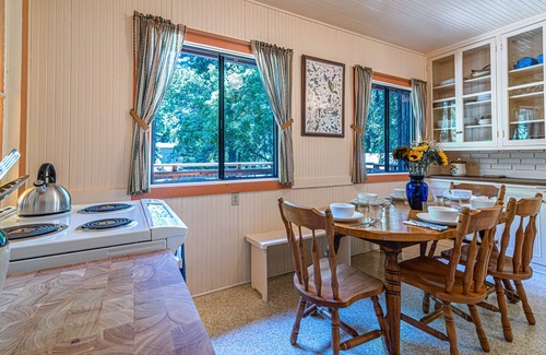 Rio Nido House | Redwoods Grove Lodge | Big House 7-Bed Retreat