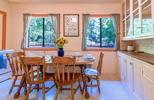 Rio Nido House | Redwoods Grove Lodge | Big House 7-Bed Retreat
