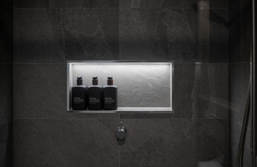 Bright Apartment | Reed Townhouse - Art House Townhouses