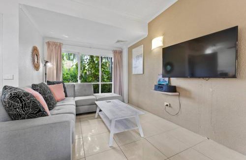 Port Douglas Villa | Reef Resort, Lagoon Pool Scooters, Bar 1R
