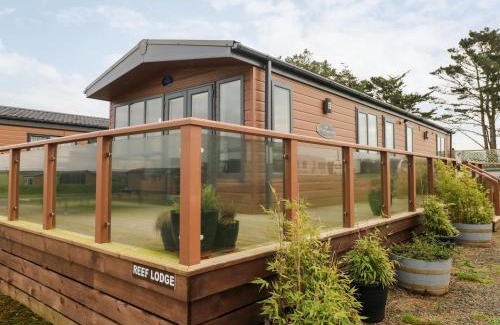 Hasguard Cross House | Reef Retreat
