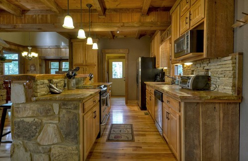 Cashes Valley Cabin | Reel Creek Lodge - Fightingtown Creek