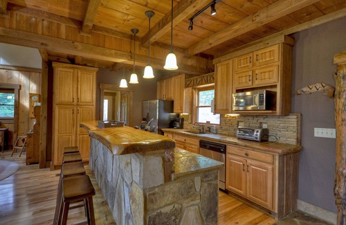 Cashes Valley Cabin | Reel Creek Lodge - Fightingtown Creek