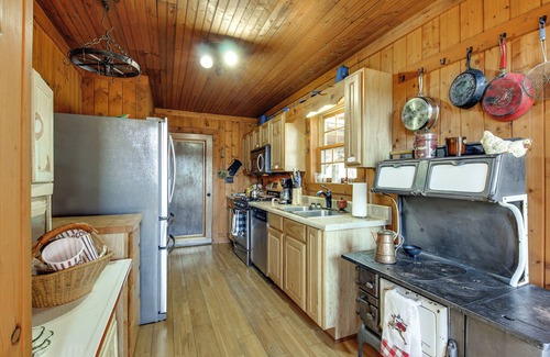 McMinnville Cabin | Reel in Fish, Relax By Fire: McMinnville Cabin