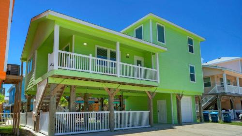 Cinnamon Shore House | Reel Life Dreams by AvantStay Pool Near Beach