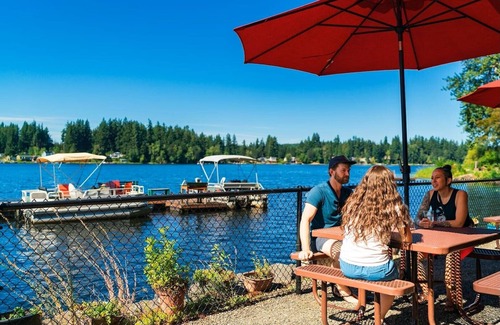 East Olympia Apartment | Reel Suite Cottage at the Lake