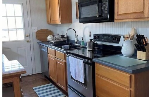 Reedville House | Reelin&Relaxin Spacious Farmhouse Reedville, VA Sleeps 8: 3 Bdrm 2 full bathroom