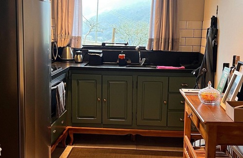 Leoberto Leal Cabin | Refúgio dos Lobos com Banheira de Hidromassagem ao Lado de Alfredo Wagner - SC