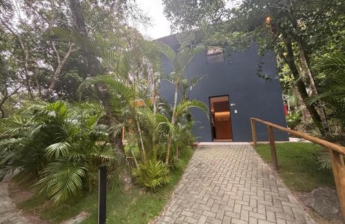 Castelo da Torre Villa | Refúgio Moderno Próximo a Praia e Área Verde