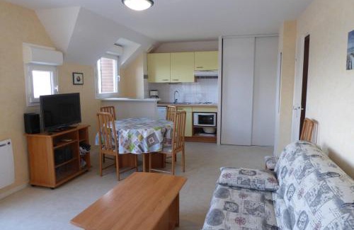 Arzon Apartment | REF 088 Appartement T2 vue port Crouesty proche commerces