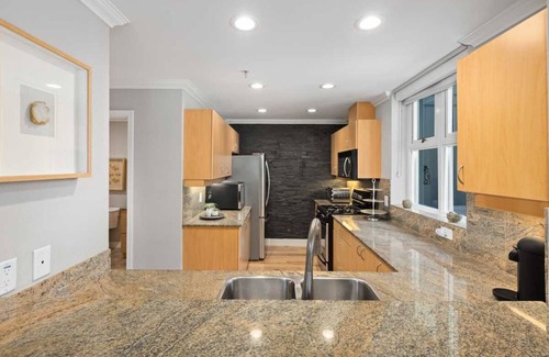 Downtown San Diego Condo | Refined Townhouse in Little Italy
