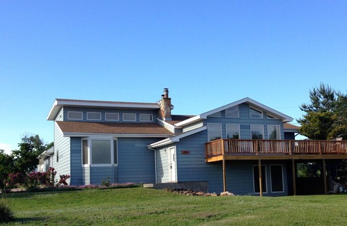 Lemoyne House | Reflections @ Lake Mac, 4 Bedroom 3 Bath, Lake Home