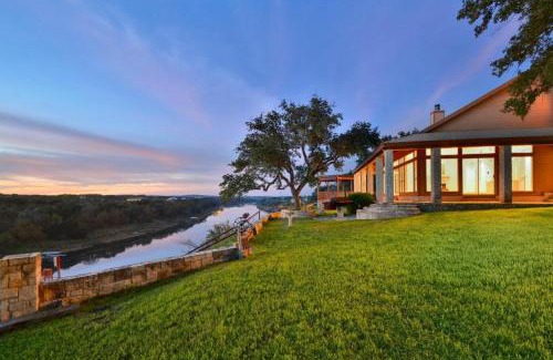 Spicewood House | Regal Riverfront Retreat