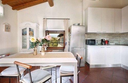 Affi Apartment | Regarda - Apartment Antico Convento, residence Paerno with pool and tennis