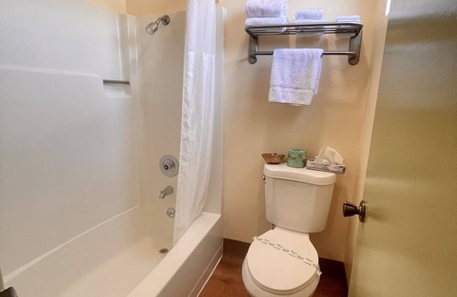 Lakeport Hotel | Regency Inn