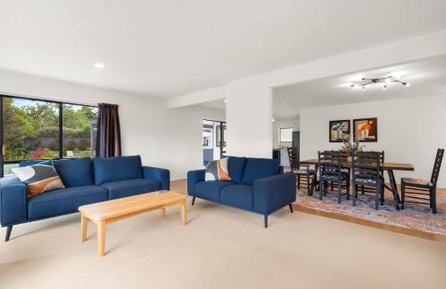 Martinborough House | Regent Retreat - Martinborough Holiday Home