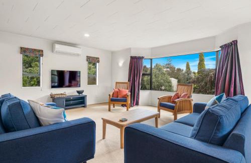 Martinborough House | Regent Retreat - Martinborough Holiday Home