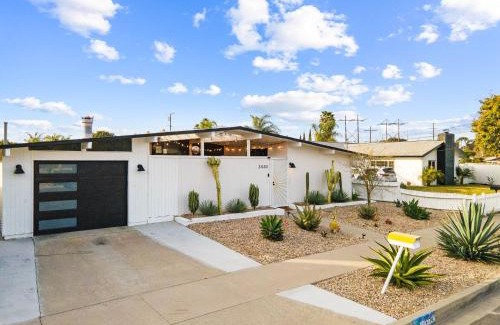 Loma Alta Villa | Relax and Play 10mins to Beach,Game Room, Hot Tub!