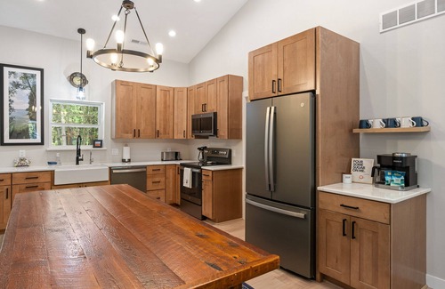 Egg Harbor Cottage | Relax and Recharge in Newly Constructed Classic Door County Cottage