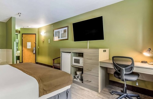 Poulsbo Resort | Relax and Recharge in Poulsbo! Free Parking, Pet-friendly Property
