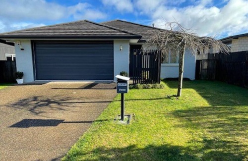 Tauranga House | RELAX at The Lake