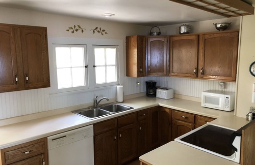 Markesan Cottage | Relax at this Hidden Treasure on the Shore of Green Lake