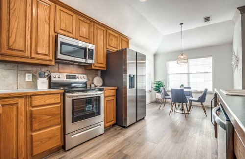 Little Elm House | Relax by fire pit - Walk to Lake