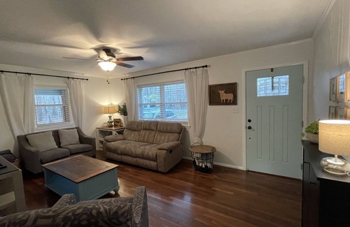 Raleigh House | Relax & enjoy privacy-peaceful acre ~10 min to RDU.