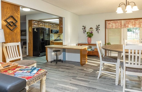 Checotah House | Relax in Quiet Comfort during Fun Weekend around Lake Eufaula