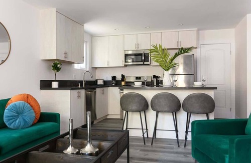 Glendale House | Relax in Spacious 3BR Apt | Sleeps 8 + Parking